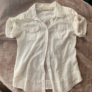 Nice white cotton button up. :)